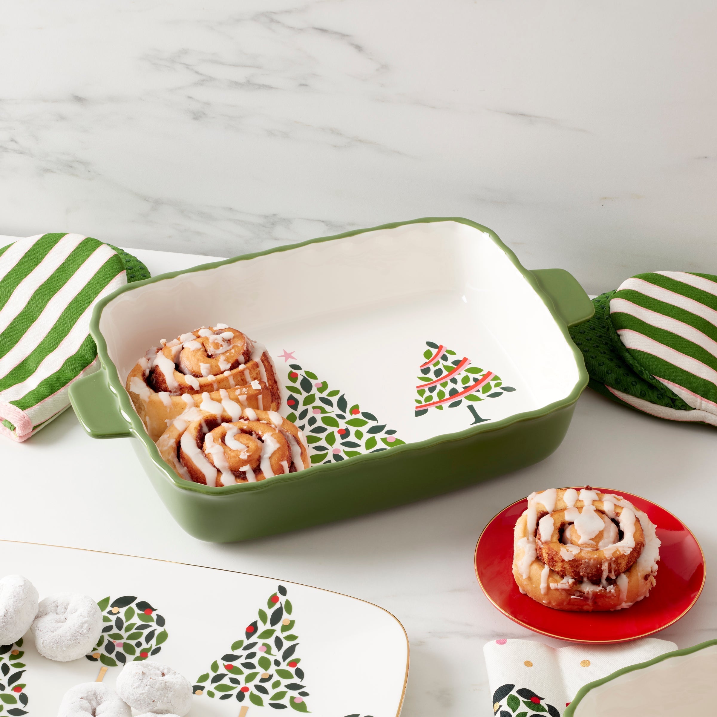 Lenox Premium Evergreen Rectangular Scallop Baking Dish - Image 4