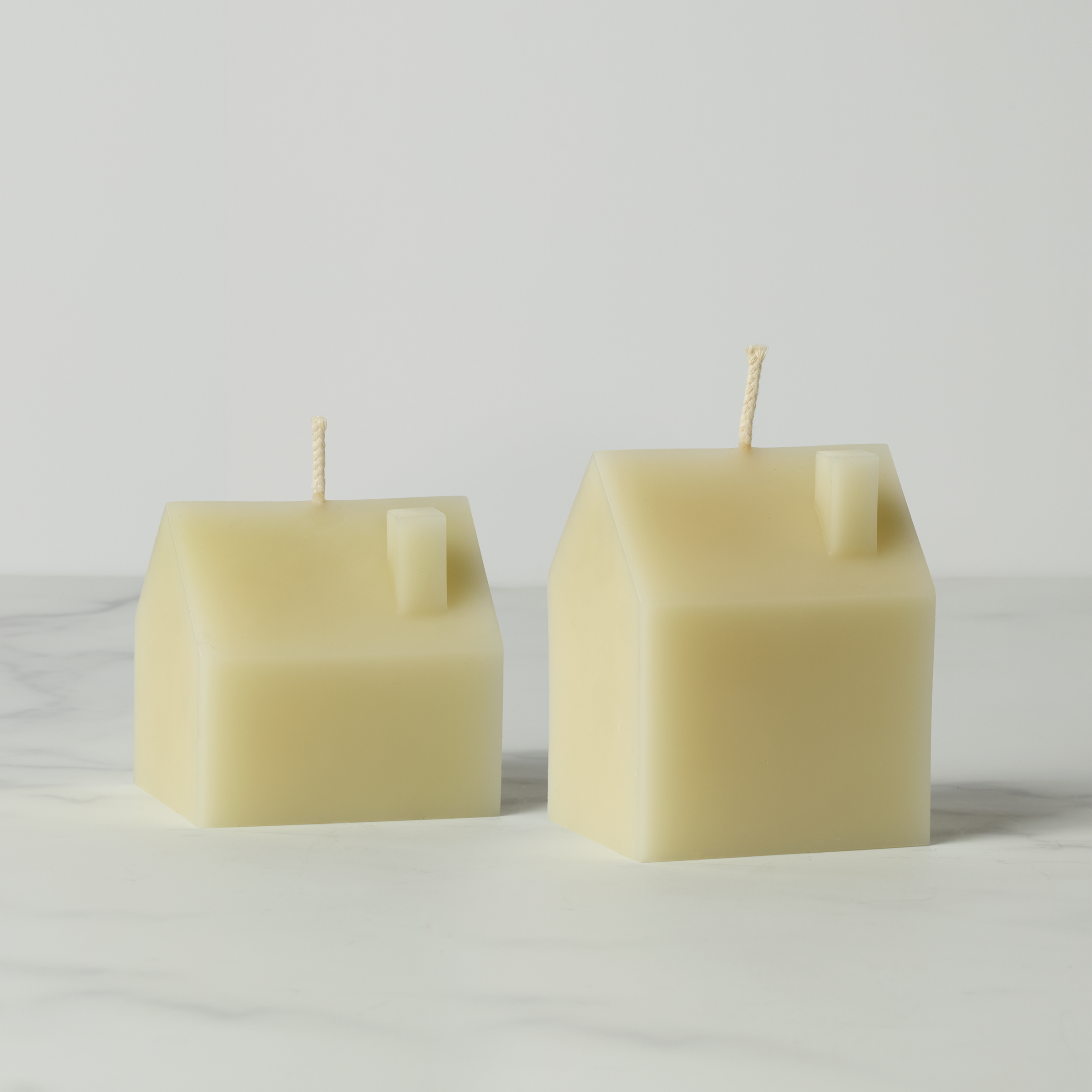 Lenox Premium Iconic Cream Small House Candle - Image 3
