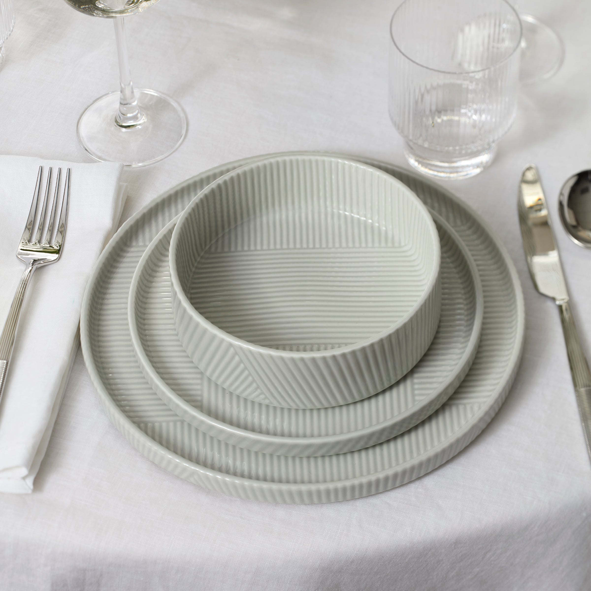 Lenox Premium Modulus Vapor 18-Piece Dinnerware Set - Image 3