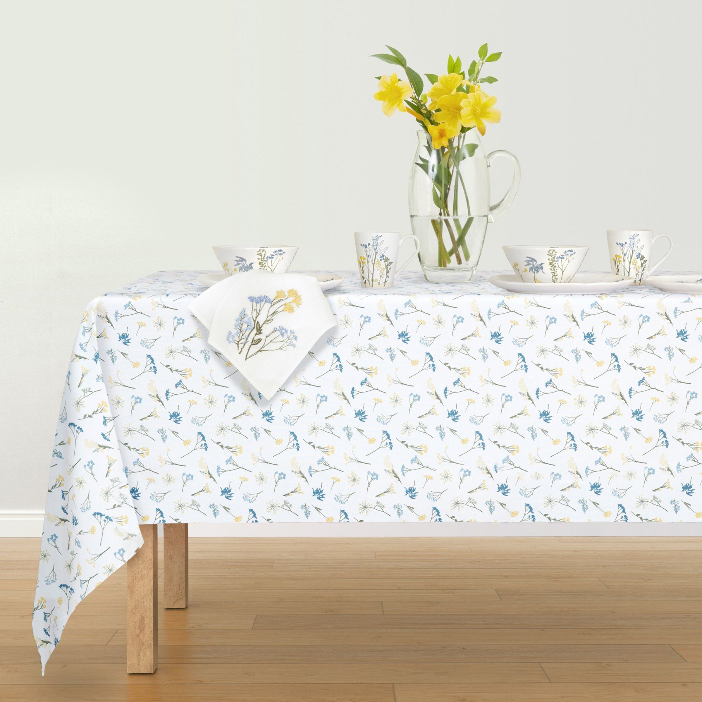 Lenox Premium Wildflowers Allover 60x84 Tablecloth