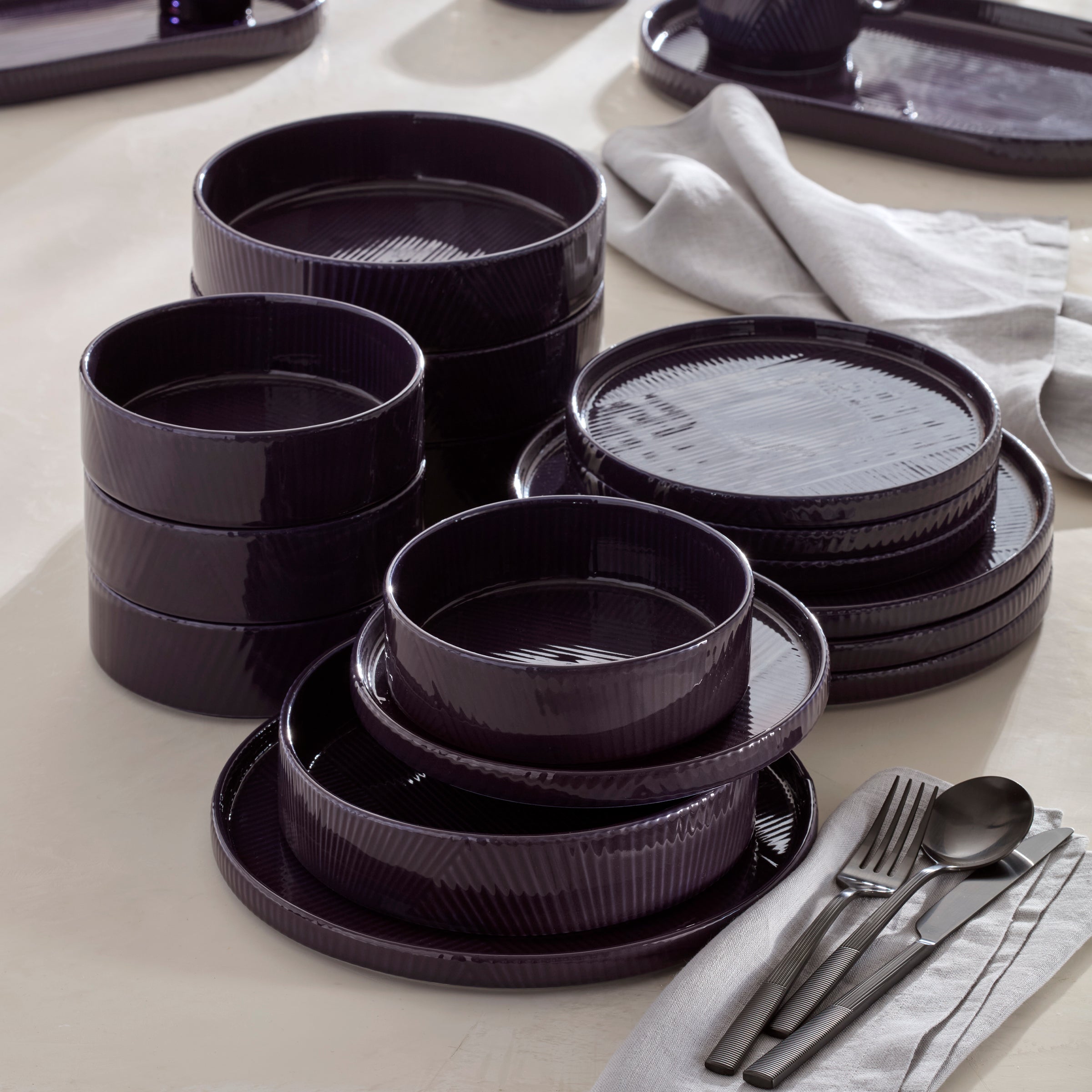 Lenox Premium Modulus Nightshade 16-Piece Dinnerware Set - Image 2