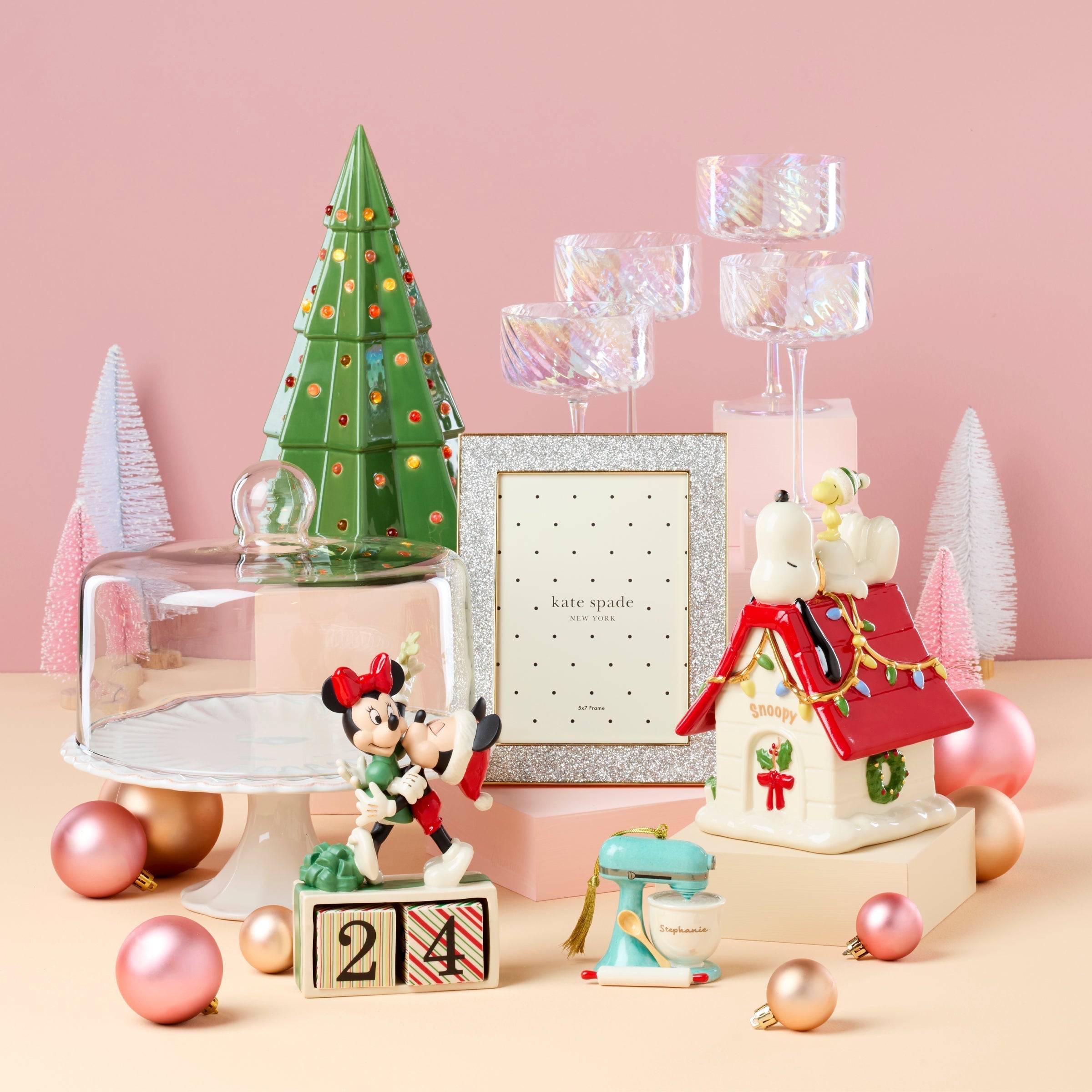 Lenox Premium Mickey & Minnie Countdown to Christmas Figurine - Image 3