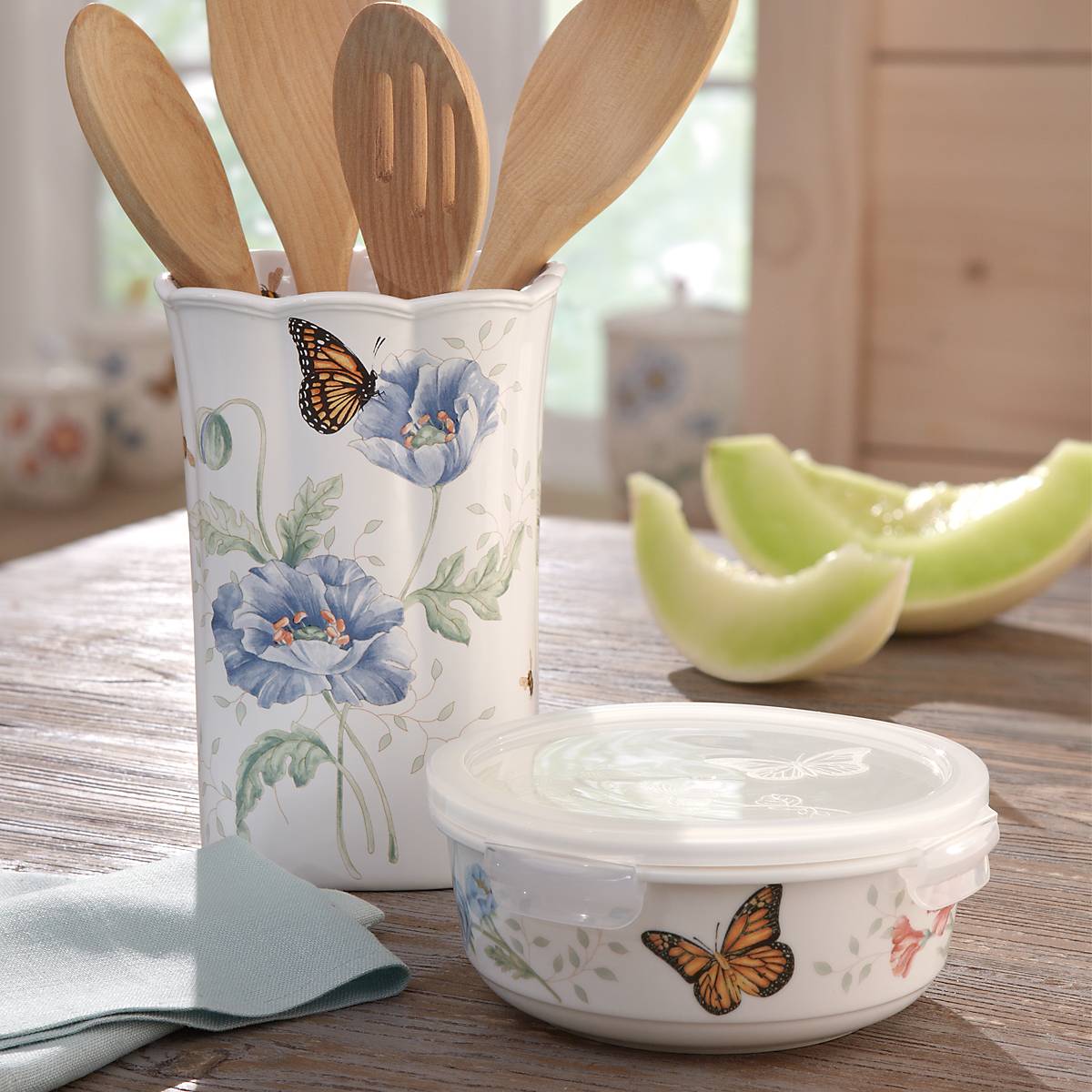Lenox Premium Butterfly Meadow Serve & Store Container - Image 5